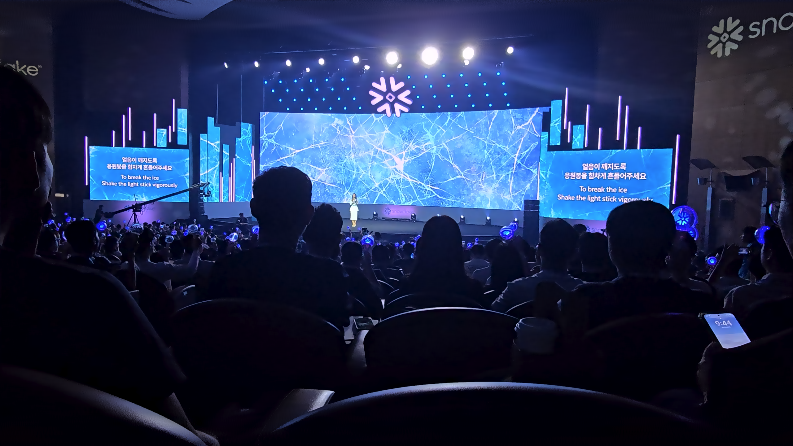 스노우플레이크_snowflake_ai_world_tour_seoul_intelligence_markrting_startup_community_data_cortex_LLM_SPH_sph_에스피에이치_데이터분석_cloud_클라우드_데이터플랫폼_데이터공유_마켓플레이스