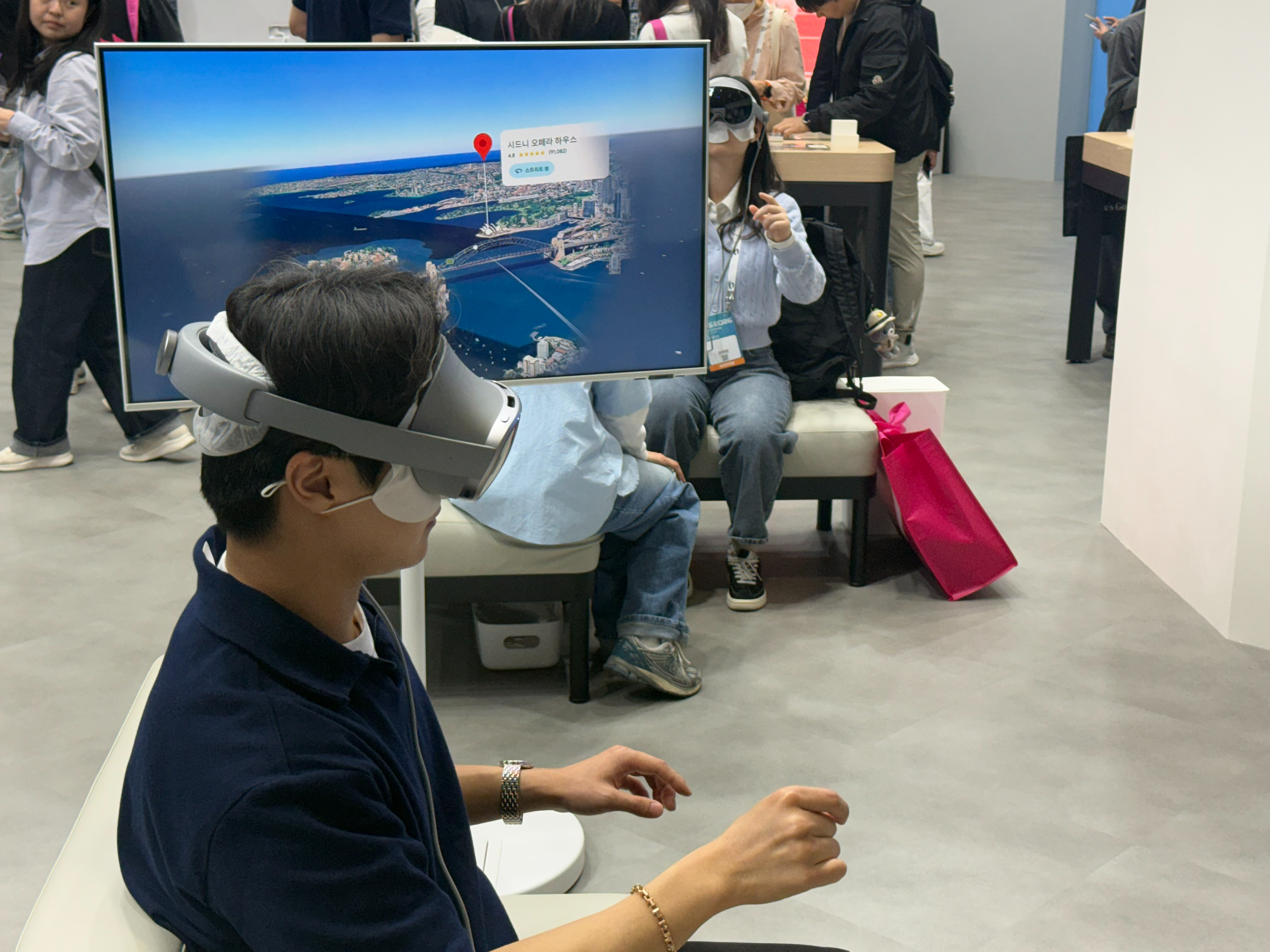 Galaxy XR로 구글맵을 3D 거리뷰처럼 몰입형으로 탐색하는 시연